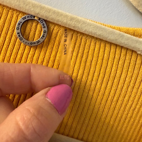 One Girl Who cool clasp front goldenrod yellow ribbed sweater sleeveless XL - Picture 7 of 8